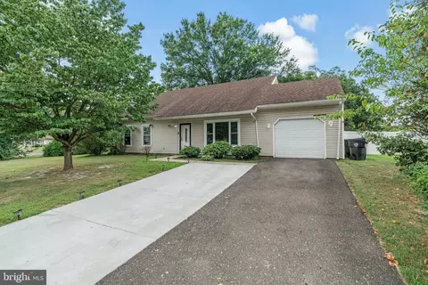 103 Eastmont Ln, Sicklerville, NJ 08081