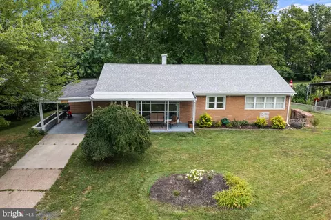 2 N Warwick Rd, Somerdale, NJ 08083