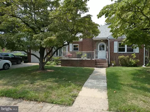 16 S Cedar Ave, Berlin, NJ 08009
