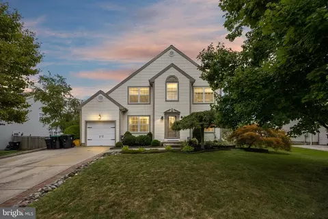 6 Martin Ln, Sicklerville, NJ 08081