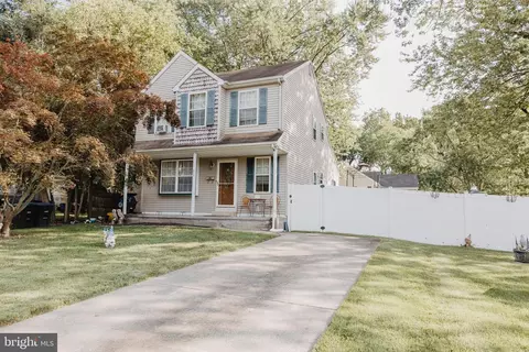 82 Wade Ave, Lindenwold, NJ 08021