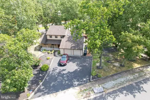 18 Woodhurst Dr, Voorhees, NJ 08043