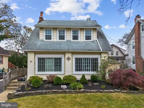 19 E Palmer Ave, Collingswood, NJ 08108