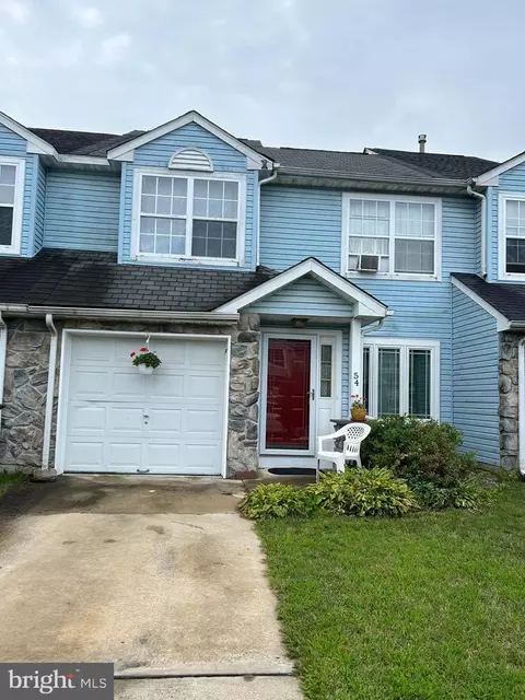 54 Pondview Ln, Sicklerville, NJ 08081