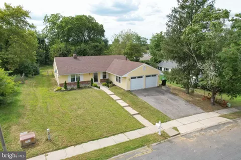 4 Amber Pl, Sicklerville, NJ 08081