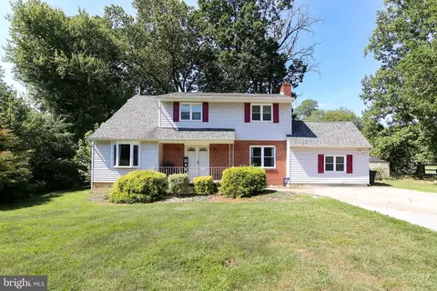 34 Tall Oaks Dr, Clementon, NJ 08021