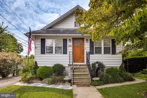 208 E Graisbury Ave, Audubon, NJ 08106