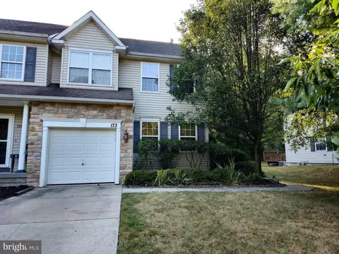 173 Hidden Dr, Blackwood, NJ 08012