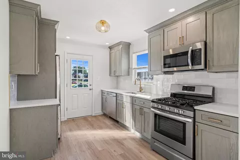 129 Princeton Ave, Bellmawr, NJ 08031