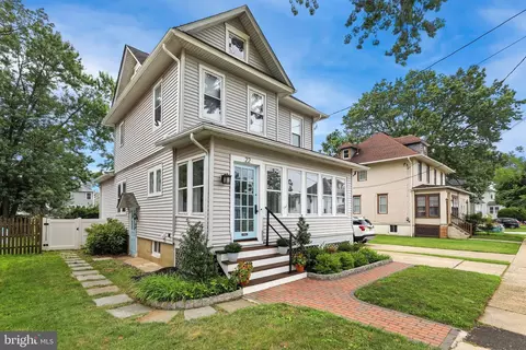 22 E Albertson Ave, Westmont, NJ 08108
