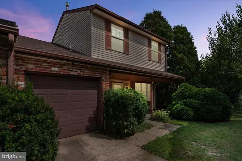 10 Hathaway Dr, Sicklerville, NJ 08081