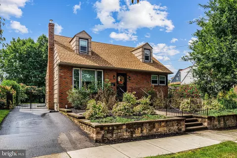 28 W Summit Ave, Haddonfield, NJ 08033