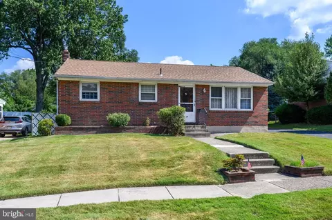 19 Maloney Ct, Bellmawr, NJ 08031