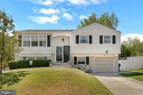 4 Saddle Ridge Rd, Voorhees, NJ 08043