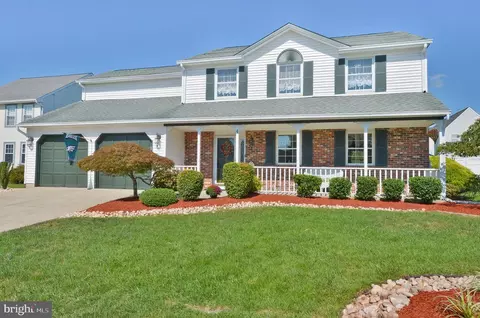 4 Spicebush Ct, Sicklerville, NJ 08081