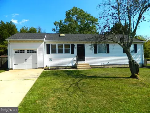 2 Tiger Lily Ln, Sicklerville, NJ 08081