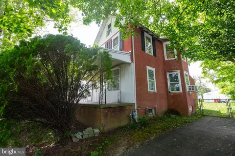 332 E Linden Ave, Lindenwold, NJ 08021 photo 2
