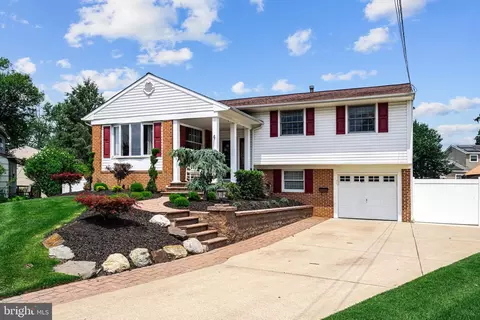 4 Eton Ct, Stratford, NJ 08084