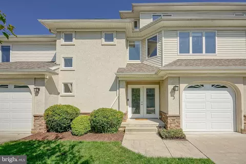 3 Regency Ct, Cherry Hill, NJ 08002