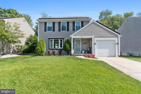 25 Leanne Dr, Sicklerville, NJ 08081