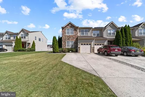 2 Glacier Dr, Berlin, NJ 08009