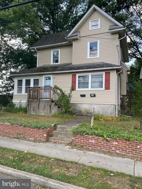 7 N Warwick Rd, Somerdale, NJ 08083