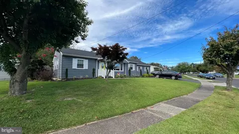 9 Elinor Ave, Stratford, NJ 08084