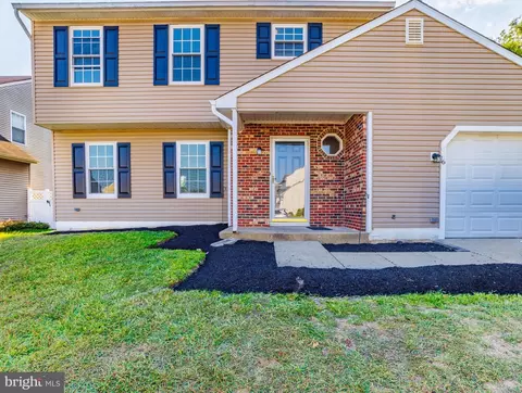 6 Sleepy Hollow Ln, Sicklerville, NJ 08081