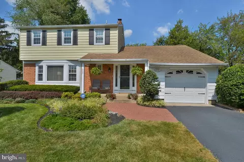 520 Mackin Dr, Cherry Hill, NJ 08002