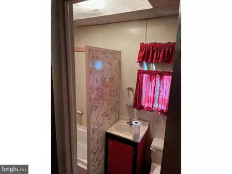 565 Line St, Camden, NJ 08103