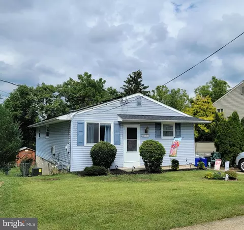 413 W Washington Ave, Magnolia, NJ 08049