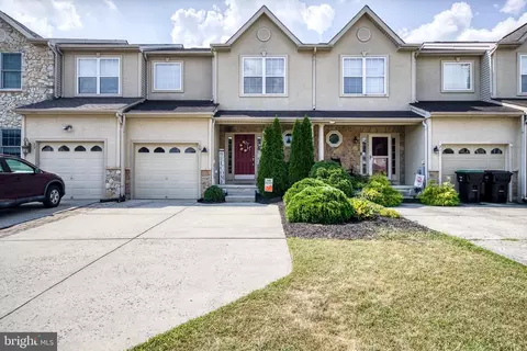 19 Zion Dr, Berlin, NJ 08009