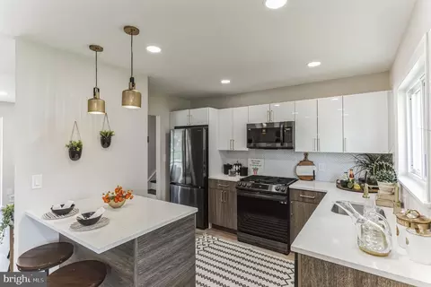 33 Randy Rd, Glendora, NJ 08029