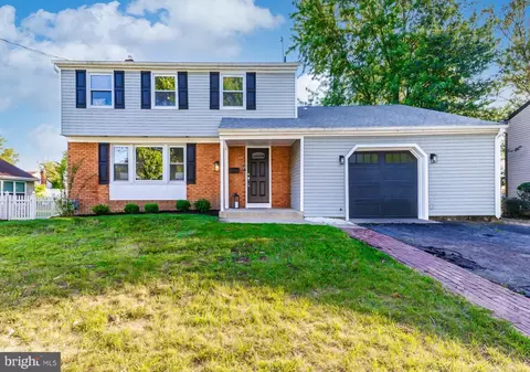 27 Lantern Ln, Cherry Hill, NJ 08002