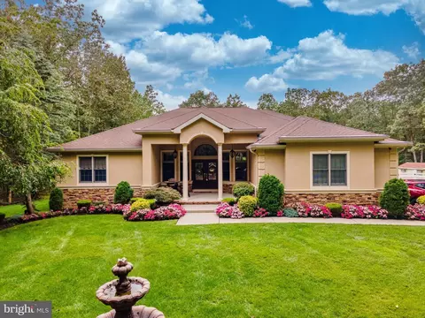 5 Elaine Dr, Sicklerville, NJ 08081