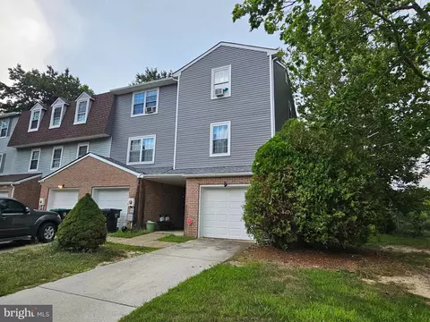 24 Hampton Gate Dr, Sicklerville, NJ 08081