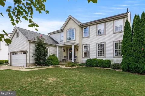 35 Graypebble Cir, Sicklerville, NJ 08081