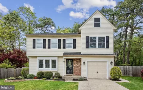 9 Hunters Ct, Atco, NJ 08004