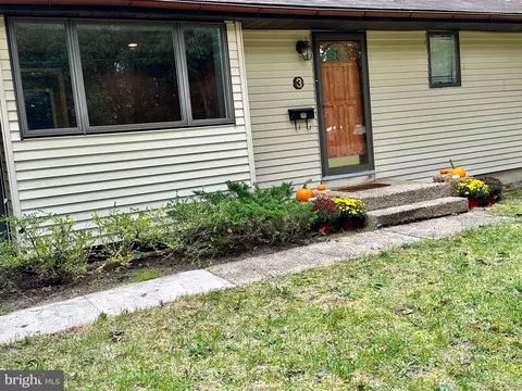 3 Thomas Rd, Voorhees, NJ 08043