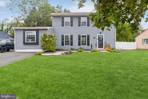 63 Aberdale Ln, Sicklerville, NJ 08081
