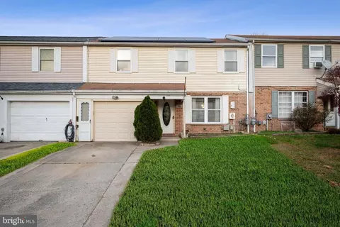204 Hollybush Pl, Clementon, NJ 08021