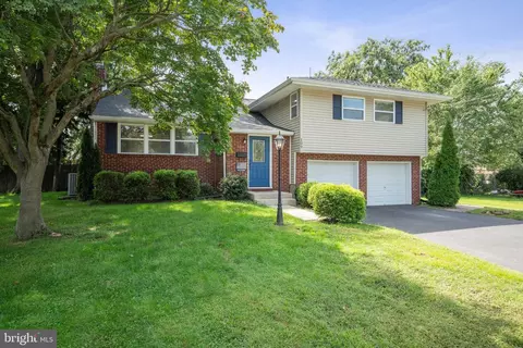 109 Spring House Ct, Cherry Hill, NJ 08002