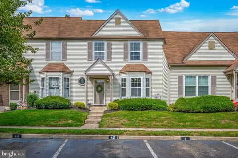 42 Knoll Dr, Blackwood, NJ 08012