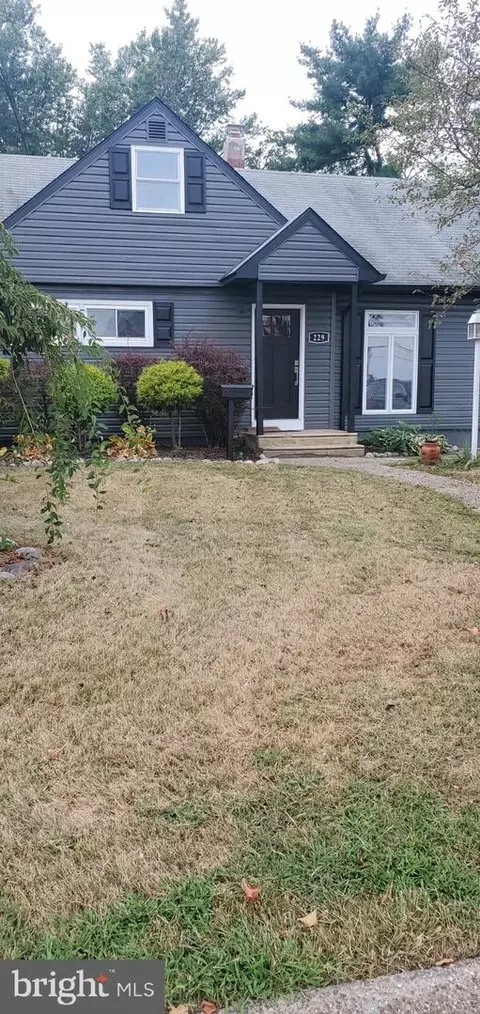229 Schubert Ave, Runnemede, NJ 08078