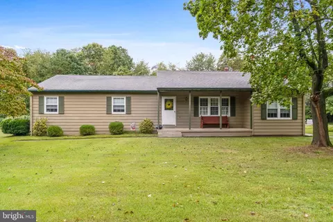 423 Jarvis Rd, Sicklerville, NJ 08081