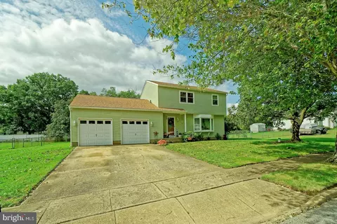 11 Midili Dr, Waterford Works, NJ 08089