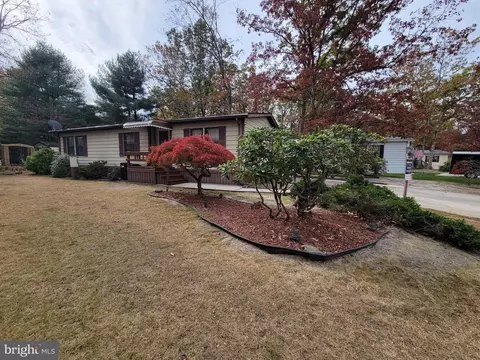 33 Skyline Dr, Sicklerville, NJ 08081