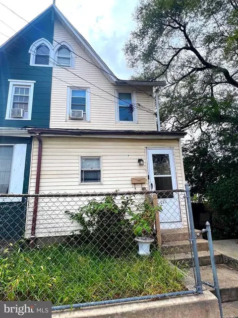 213 N 29th St, Camden, NJ 08105