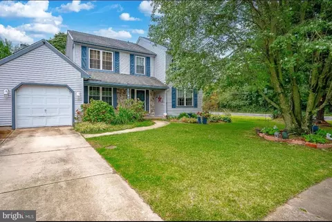 1 Locust Dr, Blackwood, NJ 08012