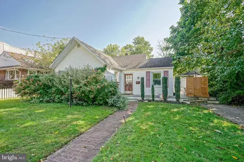 120 Lakeview Dr, Collingswood, NJ 08108